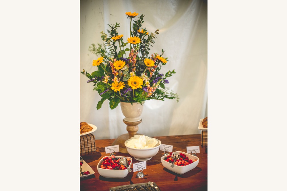 Crescendo food and flowers