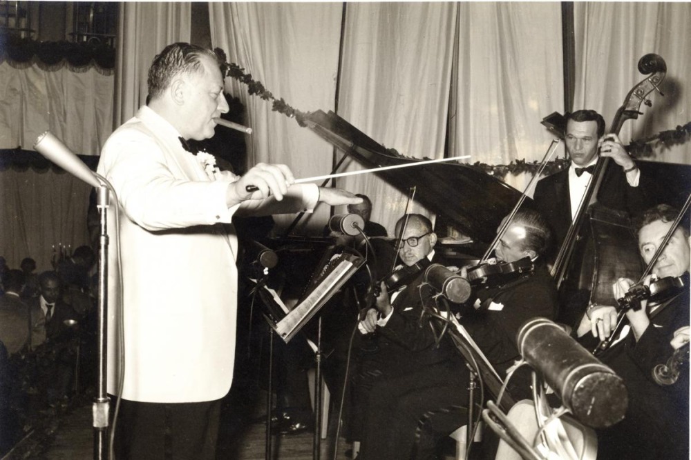 Fred Mann Conducting
