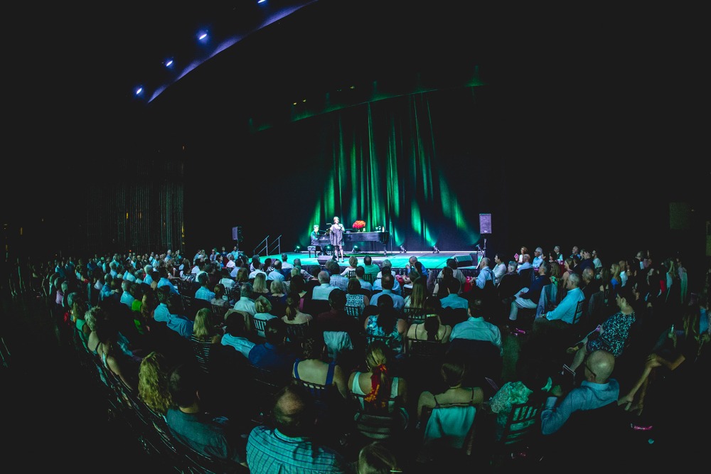 Intimate gala event on the Main Stage