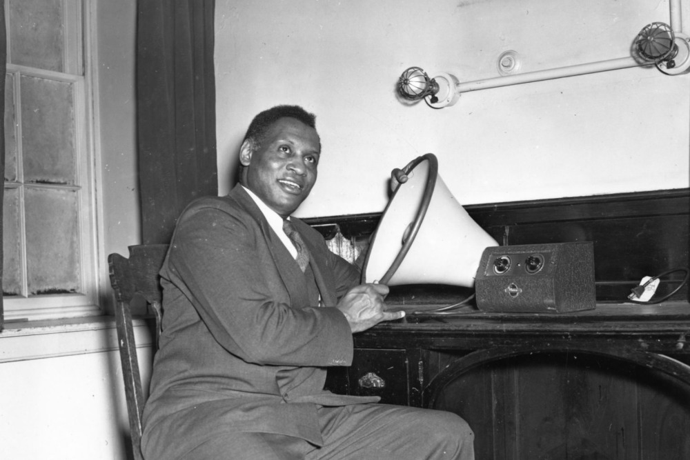 Paul Robeson with sound device