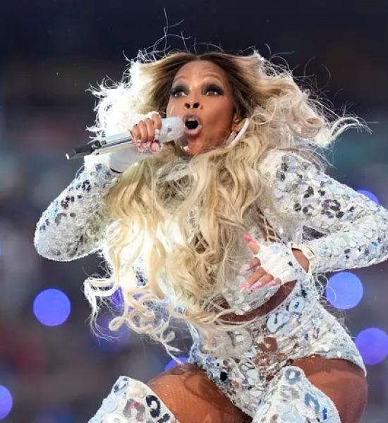 Mary J. Blige performing at Super Bowl